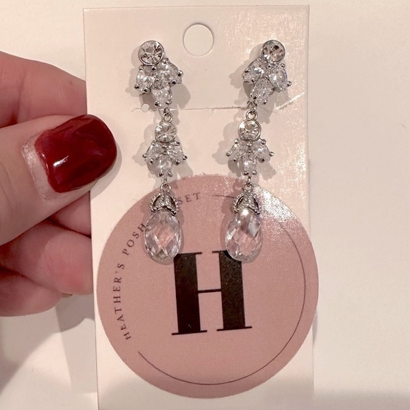 Gorgeous shiny crystal drop earrings - Picture 1 of 6